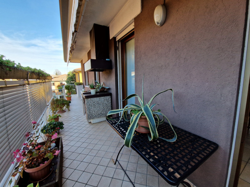 Scoprite questo splendido appartamento quadrilocale situato nel cuore del tranquillo quartiere di...