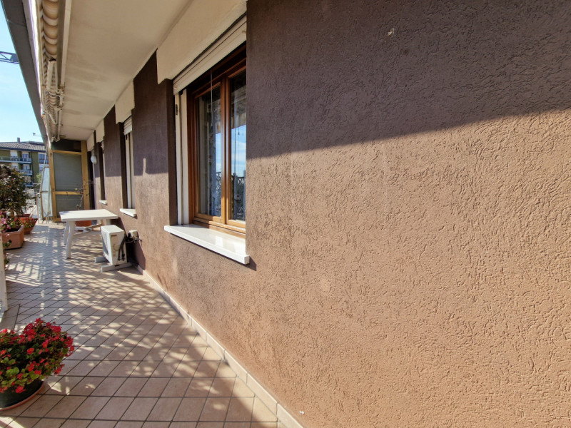 Scoprite questo splendido appartamento quadrilocale situato nel cuore del tranquillo quartiere di...