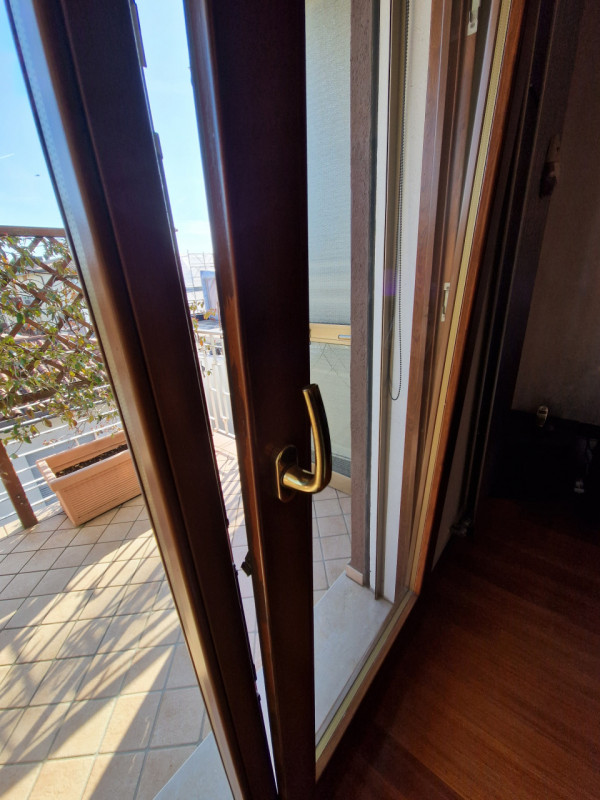 Scoprite questo splendido appartamento quadrilocale situato nel cuore del tranquillo quartiere di...