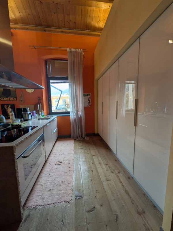 Curato ed indipendente loft sito all'interno di una ristrutturazione industriale

Trattativa rise...