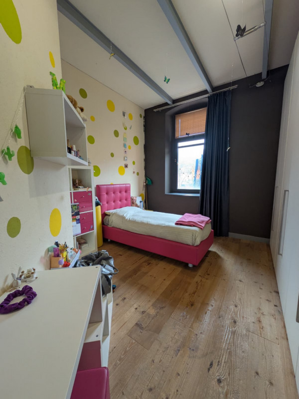 Curato ed indipendente loft sito all'interno di una ristrutturazione industriale

Trattativa rise...