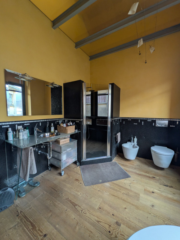 Curato ed indipendente loft sito all'interno di una ristrutturazione industriale

Trattativa rise...