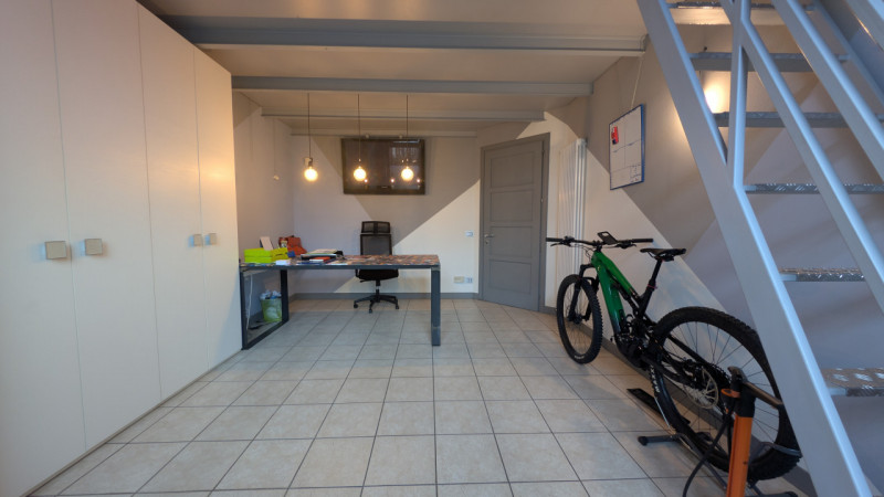 Curato ed indipendente loft sito all'interno di una ristrutturazione industriale

Trattativa rise...