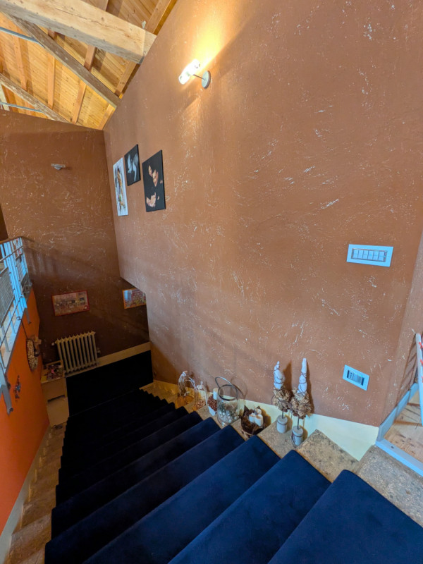 Curato ed indipendente loft sito all'interno di una ristrutturazione industriale

Trattativa rise...