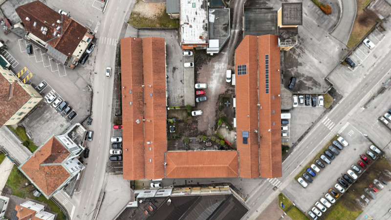 Curato ed indipendente loft sito all'interno di una ristrutturazione industriale

Trattativa rise...