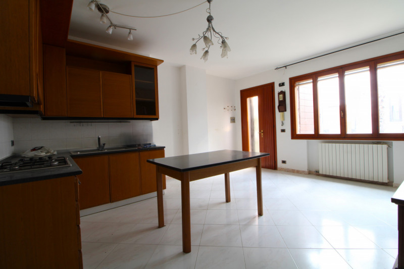 MONSELICE: nel centro storico di Monselice, proponiamo in vendita una graziosa casa semindipenden...