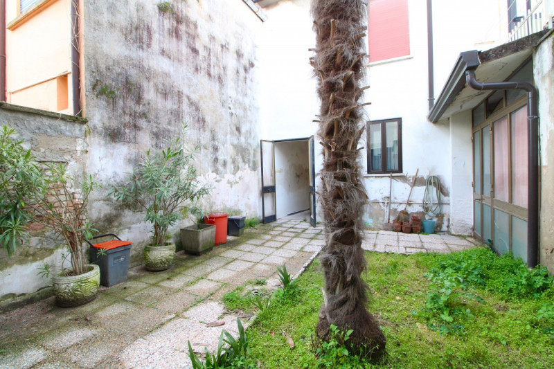 MONSELICE: nel centro storico di Monselice, proponiamo in vendita una graziosa casa semindipenden...