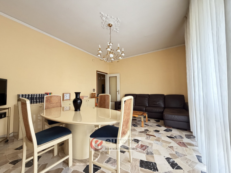 VIA MONTE SABOTINO: zona centro Sport Palladio Tricamere al terzo piano servito da ascensore, ing...