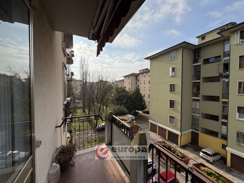 VIA MONTE SABOTINO: zona centro Sport Palladio Tricamere al terzo piano servito da ascensore, ing...