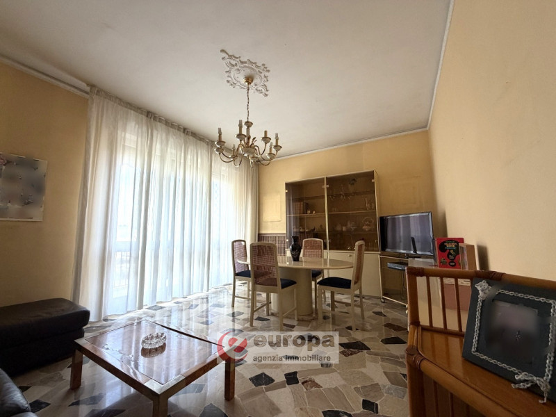 VIA MONTE SABOTINO: zona centro Sport Palladio Tricamere al terzo piano servito da ascensore, ing...