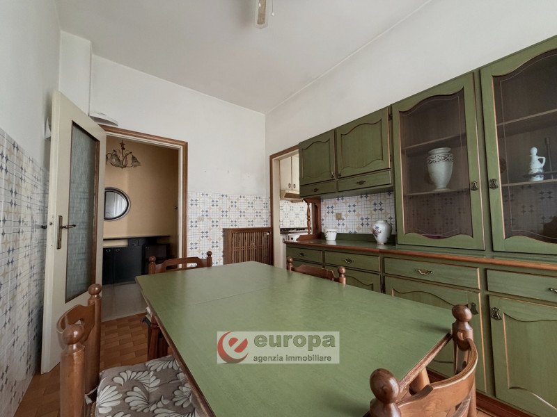 VIA MONTE SABOTINO: zona centro Sport Palladio Tricamere al terzo piano servito da ascensore, ing...