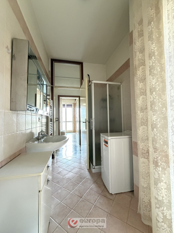 VIA MONTE SABOTINO: zona centro Sport Palladio Tricamere al terzo piano servito da ascensore, ing...