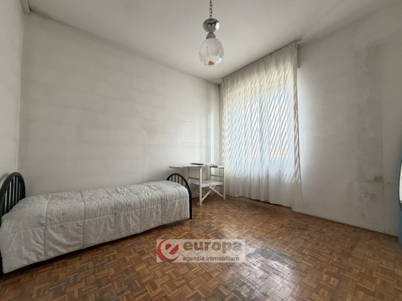 VIA MONTE SABOTINO: zona centro Sport Palladio Tricamere al terzo piano servito da ascensore, ing...