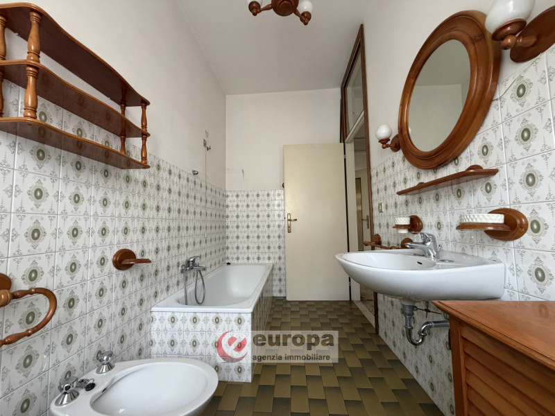 VIA MONTE SABOTINO: zona centro Sport Palladio Tricamere al terzo piano servito da ascensore, ing...