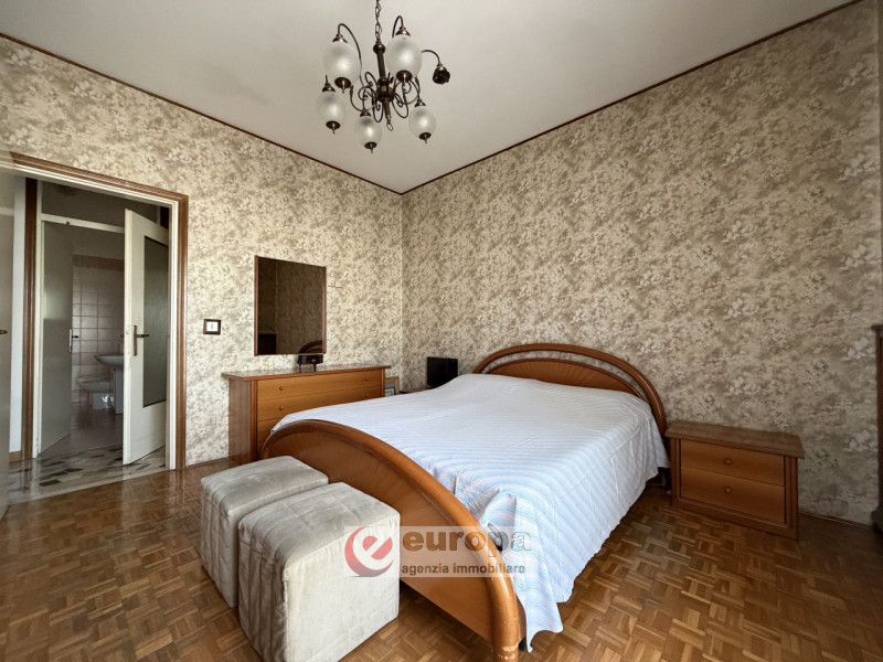 VIA MONTE SABOTINO: zona centro Sport Palladio Tricamere al terzo piano servito da ascensore, ing...