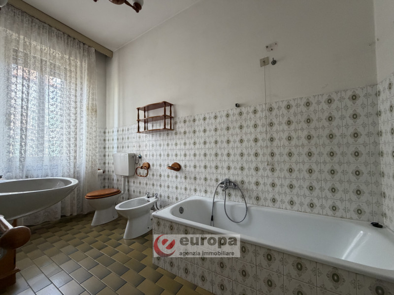 VIA MONTE SABOTINO: zona centro Sport Palladio Tricamere al terzo piano servito da ascensore, ing...