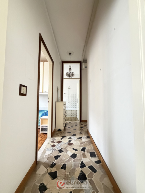 VIA MONTE SABOTINO: zona centro Sport Palladio Tricamere al terzo piano servito da ascensore, ing...