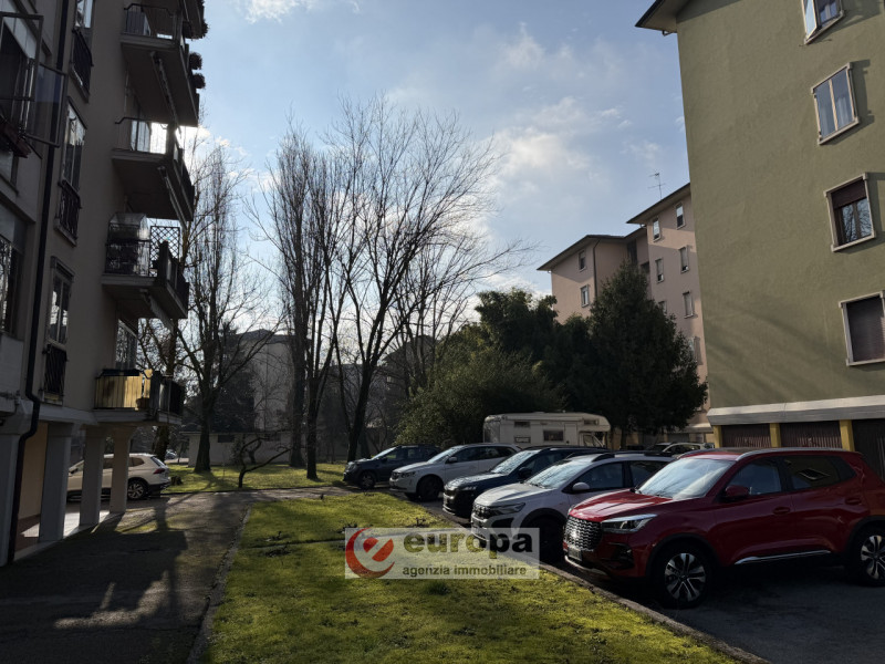 VIA MONTE SABOTINO: zona centro Sport Palladio Tricamere al terzo piano servito da ascensore, ing...
