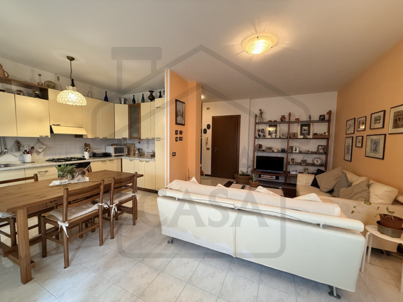 ABANO TERME - Situato nel verdeggiante quartiere Monterosso, questo luminoso appartamento quadril...