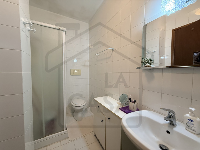 ABANO TERME - Situato nel verdeggiante quartiere Monterosso, questo luminoso appartamento quadril...