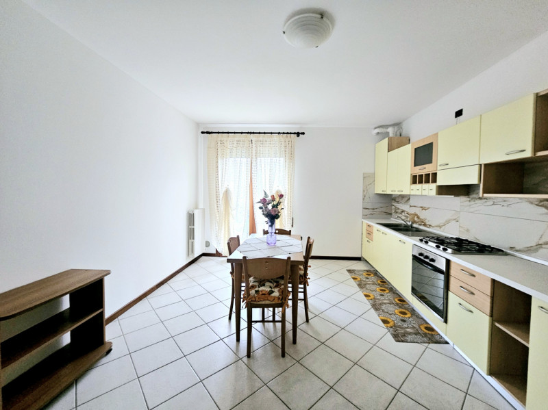 In un bel contesto residenziale servito da ascensore, a Merlara, proponiamo in affitto un apparta...