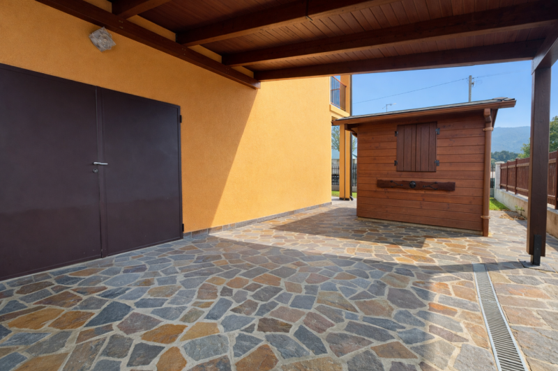 In una zona residenziale tranquilla, abitata e ben collegata, tra Montegrotto e Torreglia, propon...