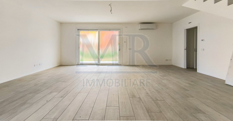 ABANO GIARRE - MR280A
NUOVA BIFAMILIARE CON GIARDINO -  Cl. Energ. "A4"

Splendida Villetta dispo...