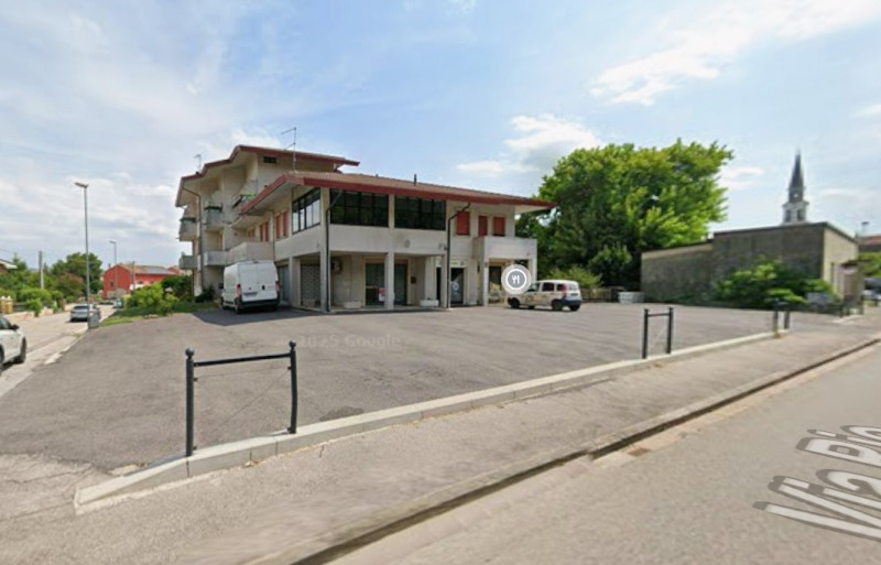 SOSSANO: Proponiamo in vendita un interessante negozio di circa 106 mq, situato nel pieno centro ...
