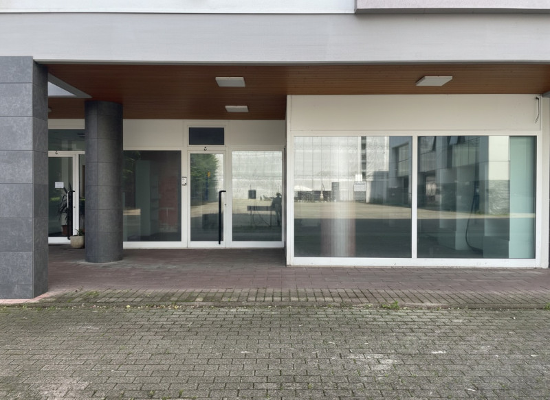 UBICAZIONE E CONTESTO
Grazioso negozio situato in interno San Lazzaro - Pomari, a pochi passi da ...