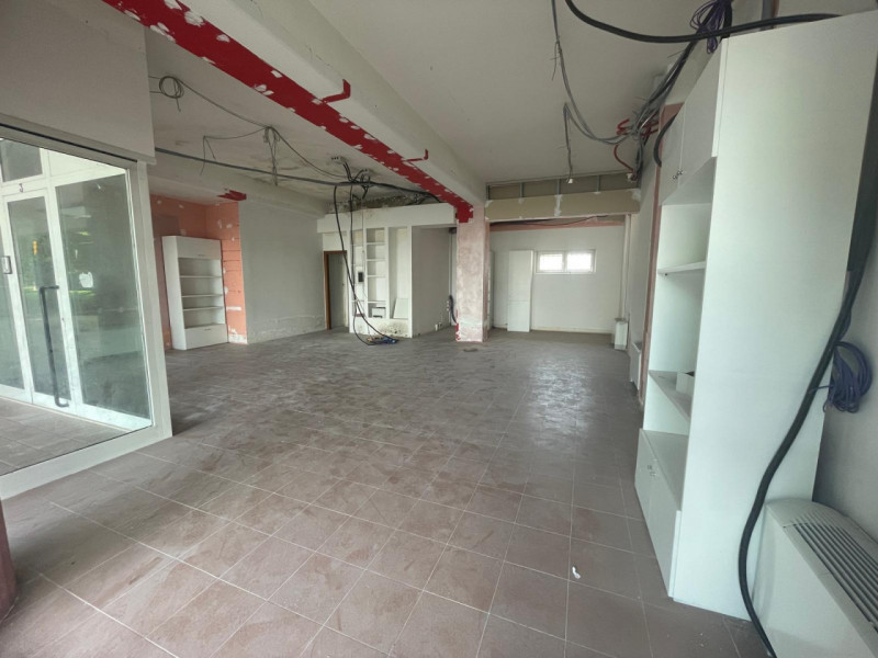 UBICAZIONE E CONTESTO
Grazioso negozio situato in interno San Lazzaro - Pomari, a pochi passi da ...