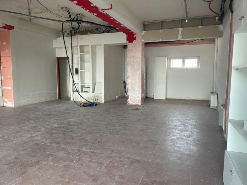 UBICAZIONE E CONTESTO
Grazioso negozio situato in interno San Lazzaro - Pomari, a pochi passi da ...