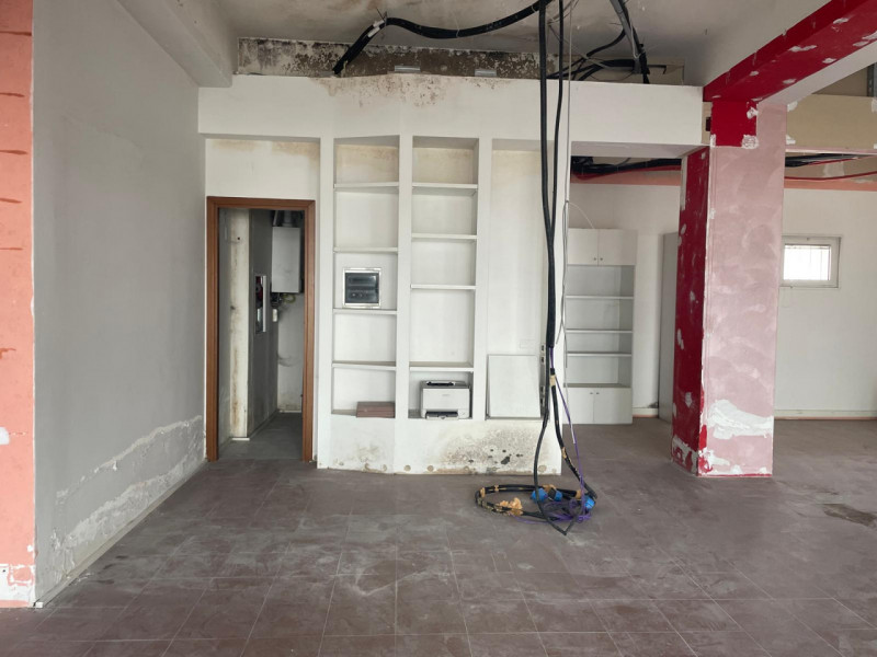 UBICAZIONE E CONTESTO
Grazioso negozio situato in interno San Lazzaro - Pomari, a pochi passi da ...