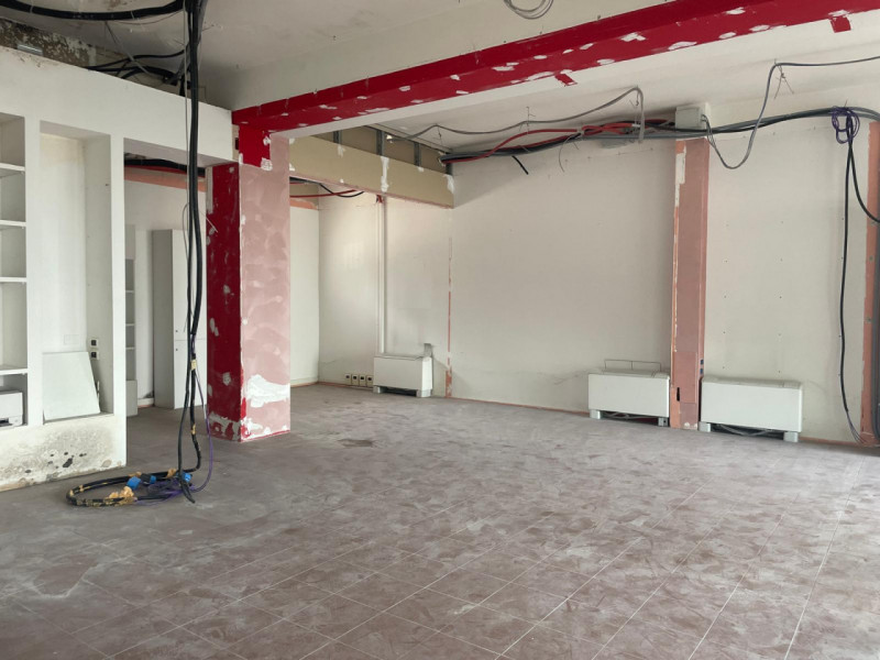 UBICAZIONE E CONTESTO
Grazioso negozio situato in interno San Lazzaro - Pomari, a pochi passi da ...