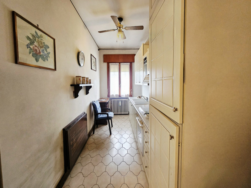 A Ospedaletto Euganeo, in un tranquillo contesto residenziale, proponiamo in vendita un ampio com...