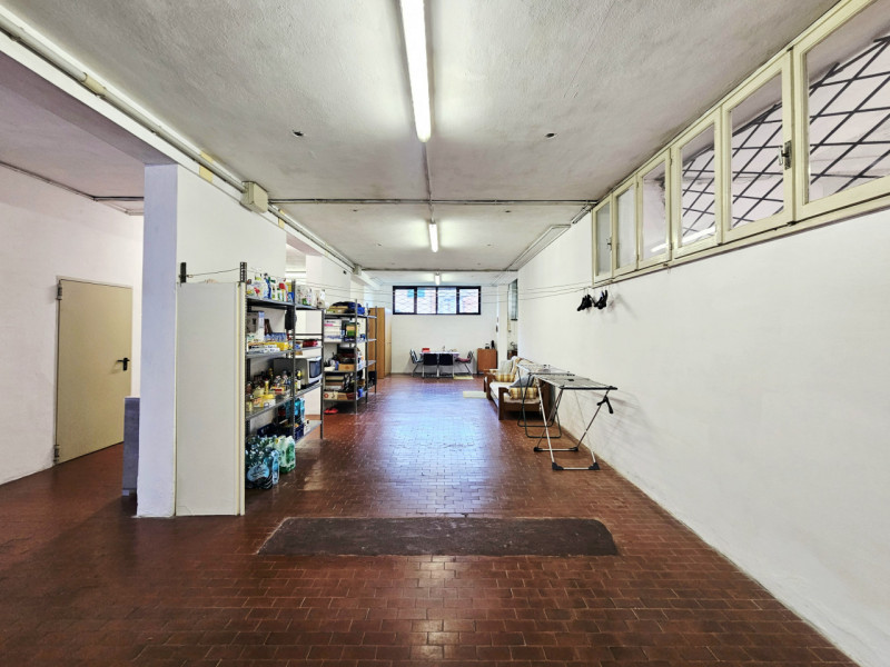 A Ospedaletto Euganeo, in un tranquillo contesto residenziale, proponiamo in vendita un ampio com...