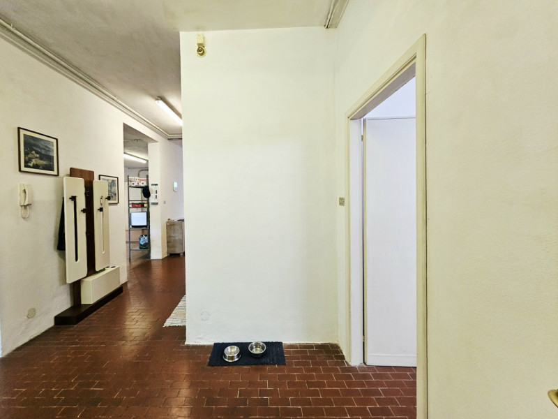 A Ospedaletto Euganeo, in un tranquillo contesto residenziale, proponiamo in vendita un ampio com...