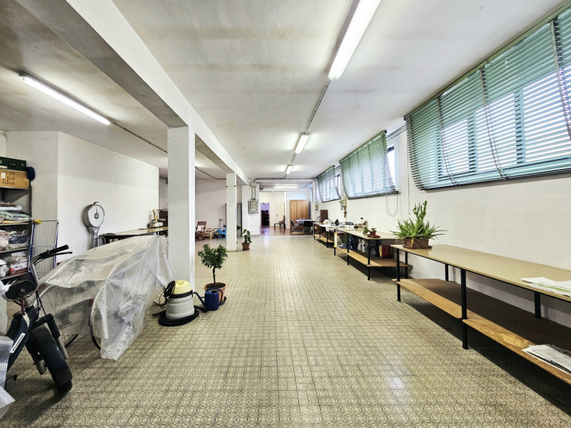 A Ospedaletto Euganeo, in un tranquillo contesto residenziale, proponiamo in vendita un ampio com...