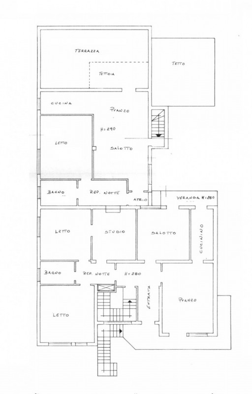 A Ospedaletto Euganeo, in un tranquillo contesto residenziale, proponiamo in vendita un ampio com...