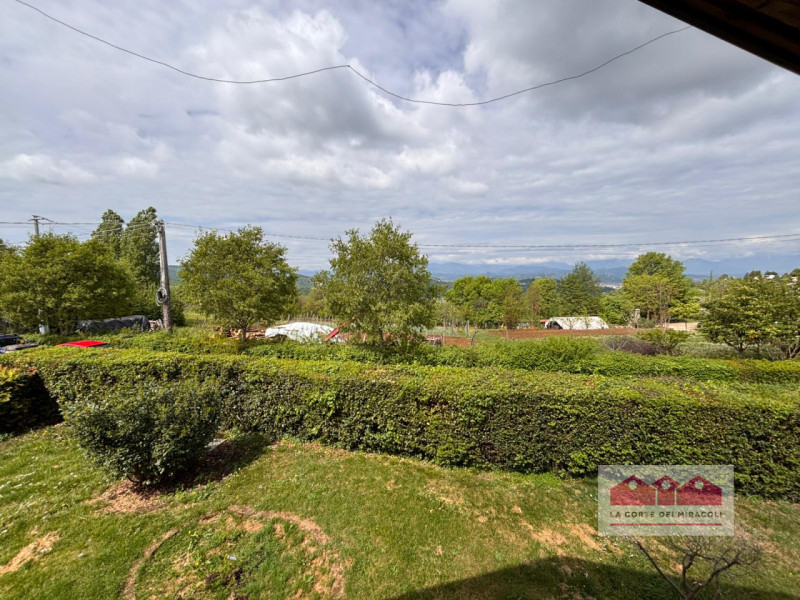 ARCUGNANO: CASA SINGOLA SVILUPPATA SU TRE LIVELLI COMPOSTA DA TRE CAMERE DA LETTO, STUDIO, SOGGIO...