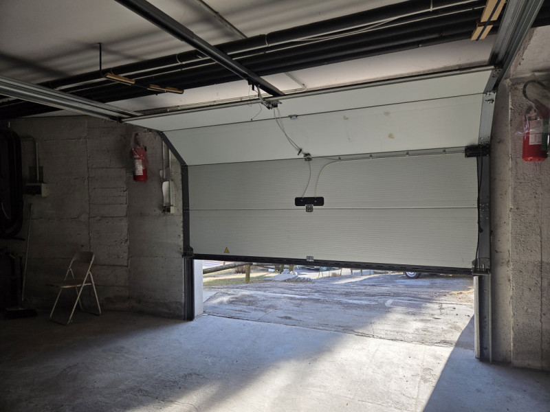 ENEGO -  Centro Paese  Proponiamo appartamento posto al primo piano (ultimo) di una palazzina ins...