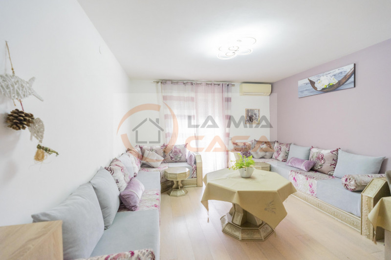 In zona centrale a Piove di Sacco, proponiamo in vendita un elegante appartamento quadrilocale di...