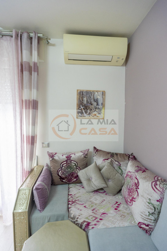 In zona centrale a Piove di Sacco, proponiamo in vendita un elegante appartamento quadrilocale di...