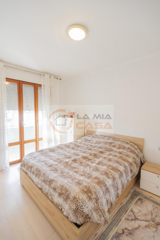 In zona centrale a Piove di Sacco, proponiamo in vendita un elegante appartamento quadrilocale di...