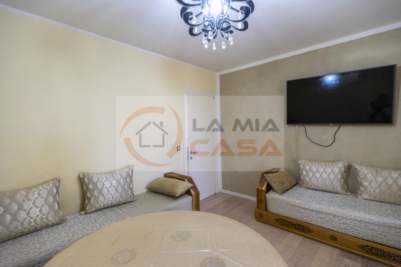 In zona centrale a Piove di Sacco, proponiamo in vendita un elegante appartamento quadrilocale di...