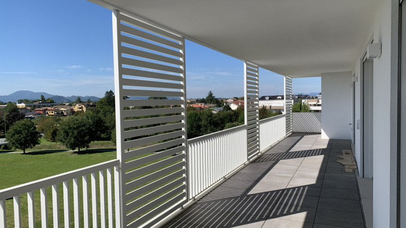 Nel cuore del tranquillo e prestigioso quartiere residenziale di Caselle, vi presentiamo un VERO ...