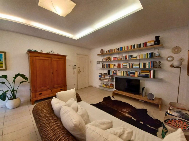VICENZA, INTERNO CORSO SAN FELICE: AMPIO BICAMERE (MQ 125) CON TERRAZZA ABITABILE E DUE POSTI AUT...