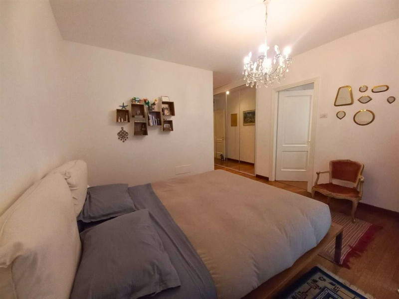 VICENZA, INTERNO CORSO SAN FELICE: AMPIO BICAMERE (MQ 125) CON TERRAZZA ABITABILE E DUE POSTI AUT...