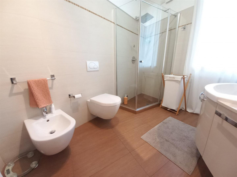 VICENZA, INTERNO CORSO SAN FELICE: AMPIO BICAMERE (MQ 125) CON TERRAZZA ABITABILE E DUE POSTI AUT...