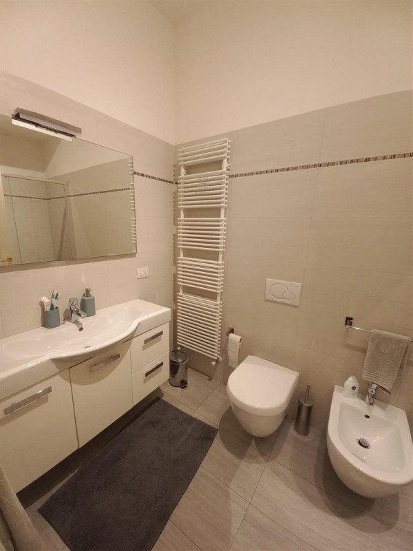 VICENZA, INTERNO CORSO SAN FELICE: AMPIO BICAMERE (MQ 125) CON TERRAZZA ABITABILE E DUE POSTI AUT...