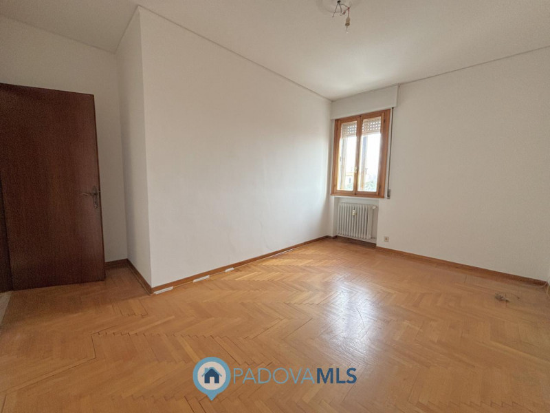 Immobile in esclusiva al Gruppo Padova MLS
In bella posizione residenziale, proponiamo appartamen...